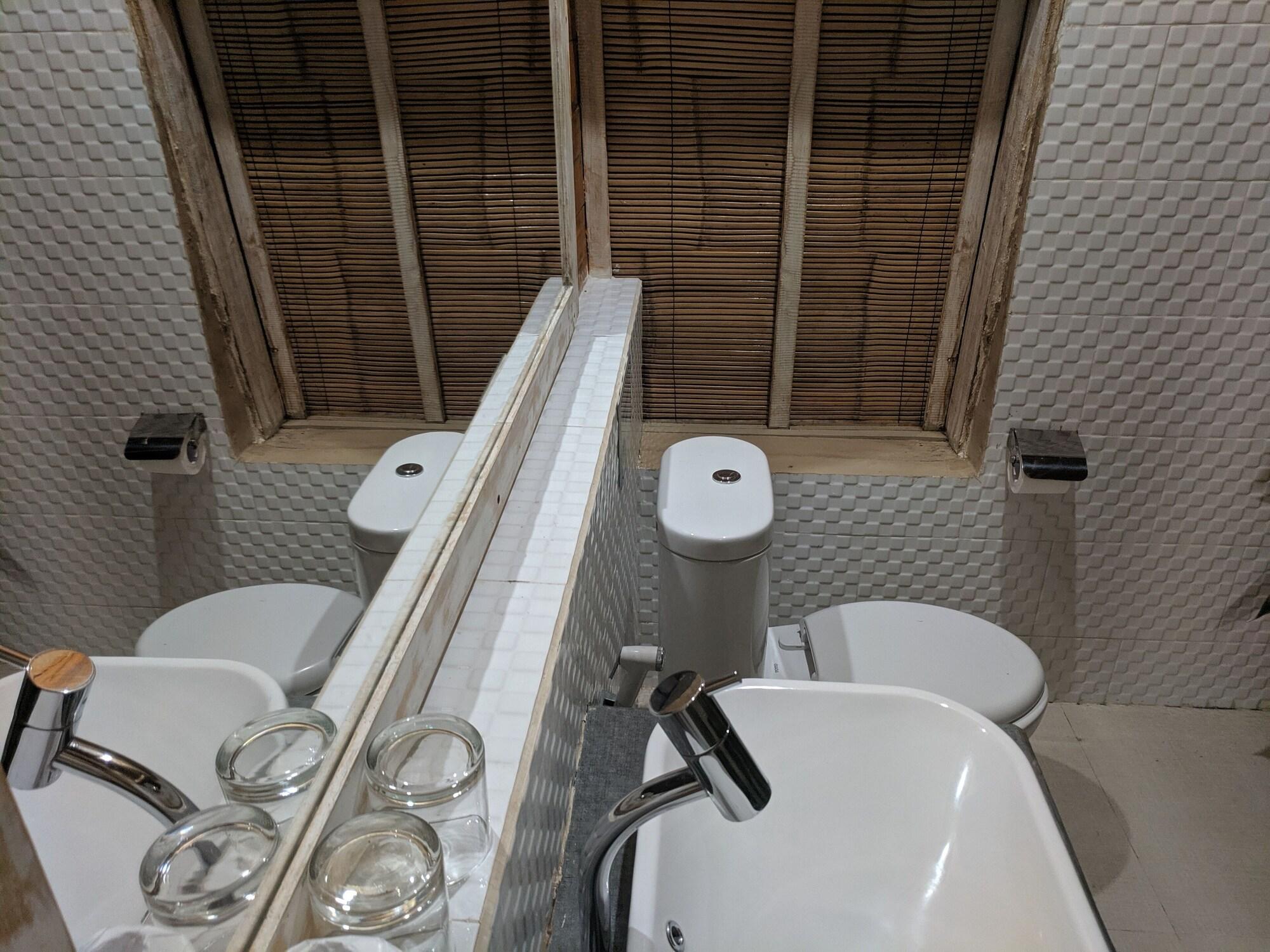 Paradesa Villa Джили Трауанган Екстериор снимка