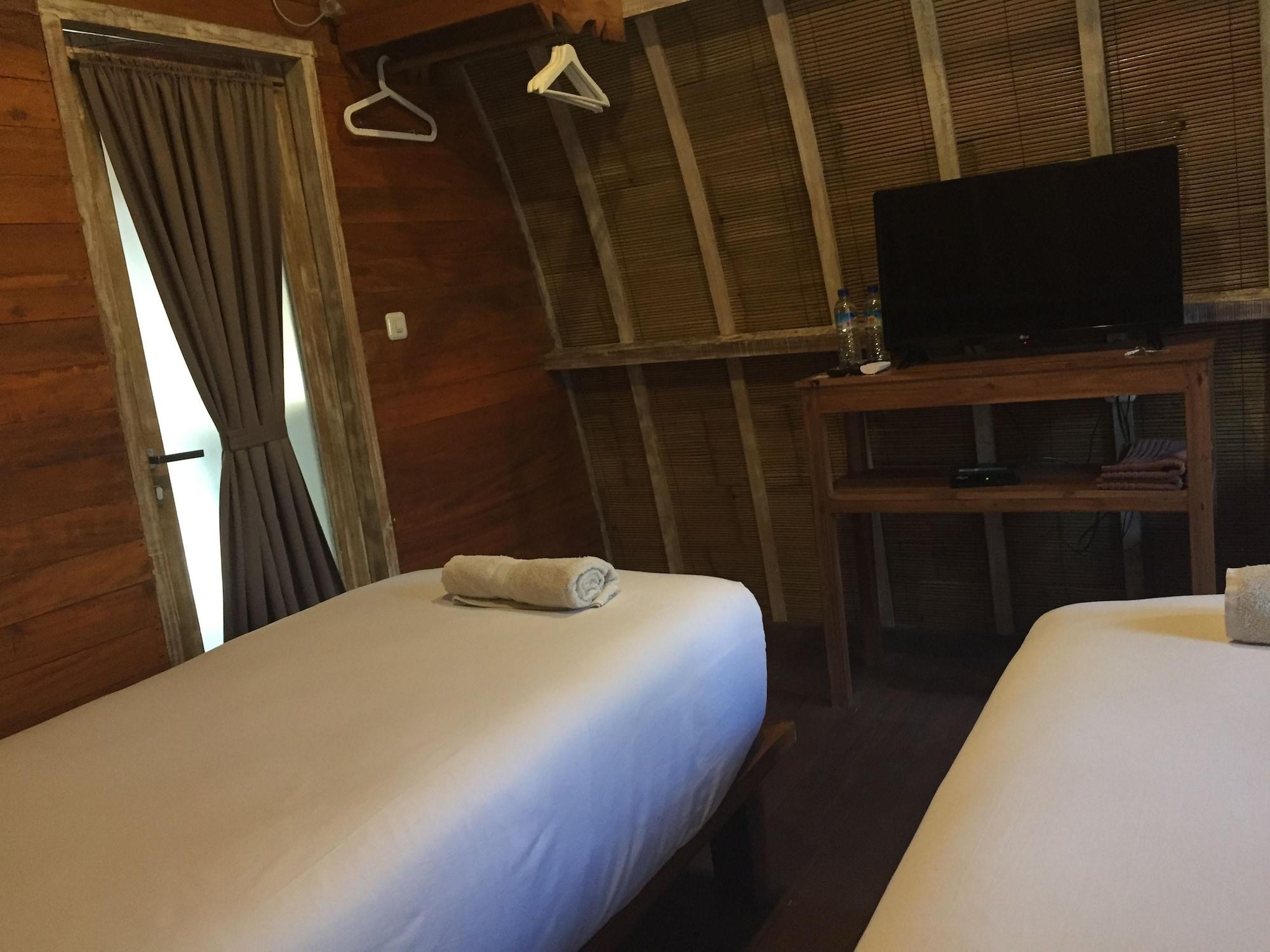 Paradesa Villa Джили Трауанган Екстериор снимка